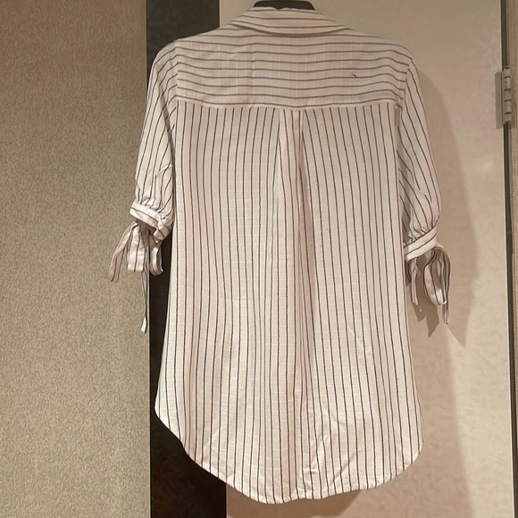 Woman’s top. Bcbggeneration - Picture 2 of 4